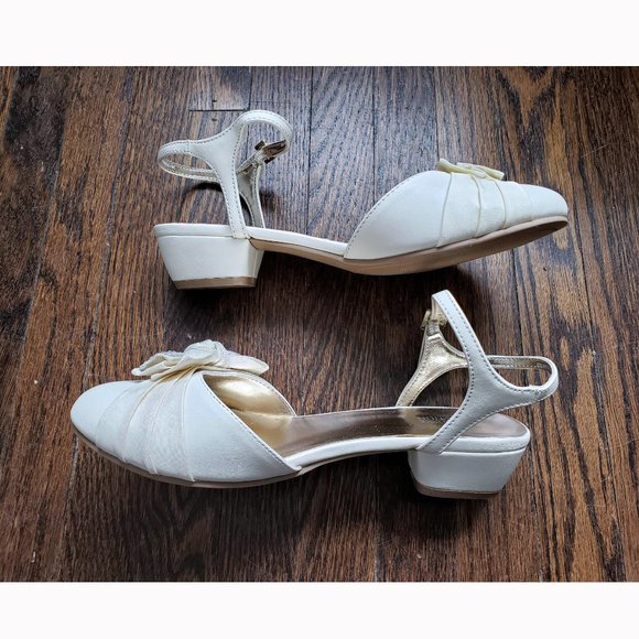 Kenneth Cole Reaction Girls' Dress Shoes (Ivory/Cream, US Youth 4.5, EU37) - Picture 4 of 6